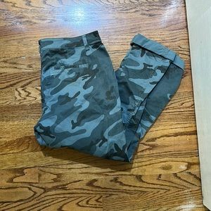 Gap Girlfriend Khaki in camo size 10